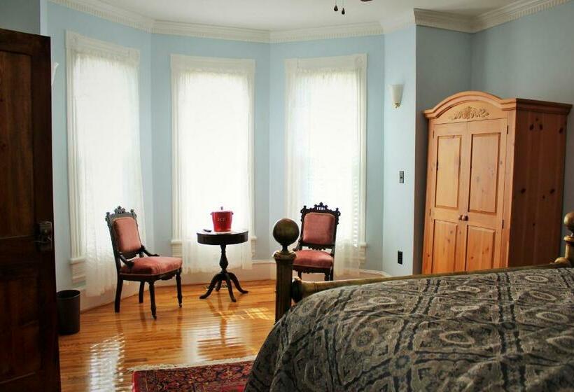 Общежитие Hawksbill House