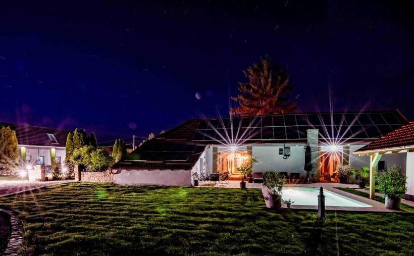 مبيت وإفطار Szent György Kúria