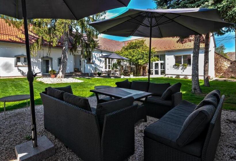 مبيت وإفطار Szent György Kúria