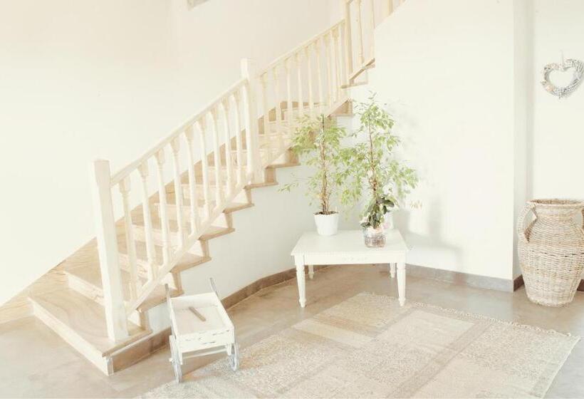 צימר The Bell Tower Lodge