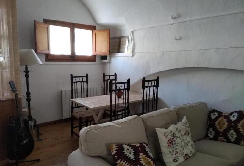 Les Magranes Bed & Breakfast