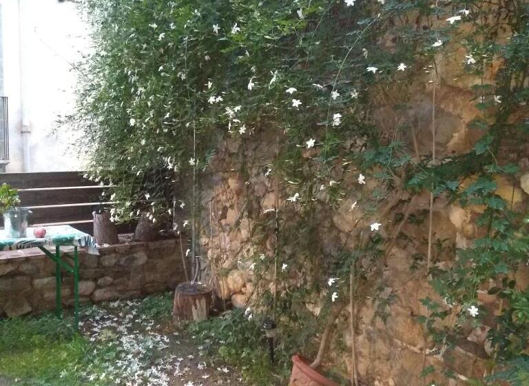 Les Magranes Bed & Breakfast