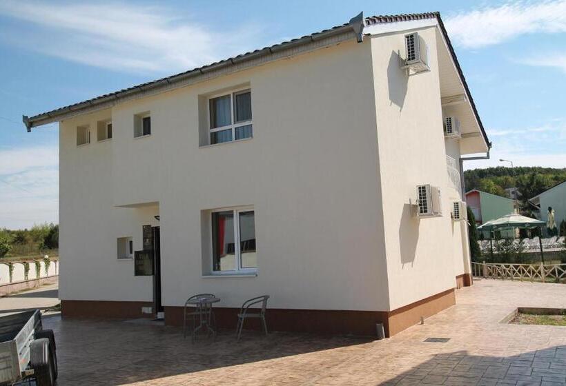 פנסיון Casa Camelia Felix