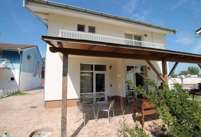 פנסיון Casa Camelia Felix