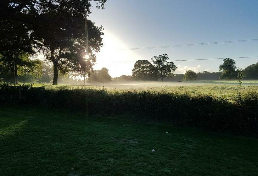 ペンション The Barn Tarporley