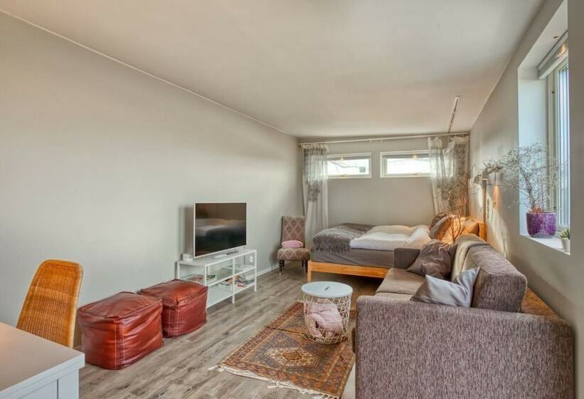 Bed and Breakfast Luxurious Studio Within Nature Next To Stockholm