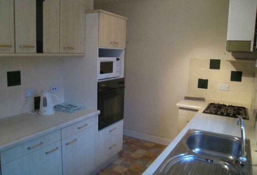 بنسيون Barningham Street