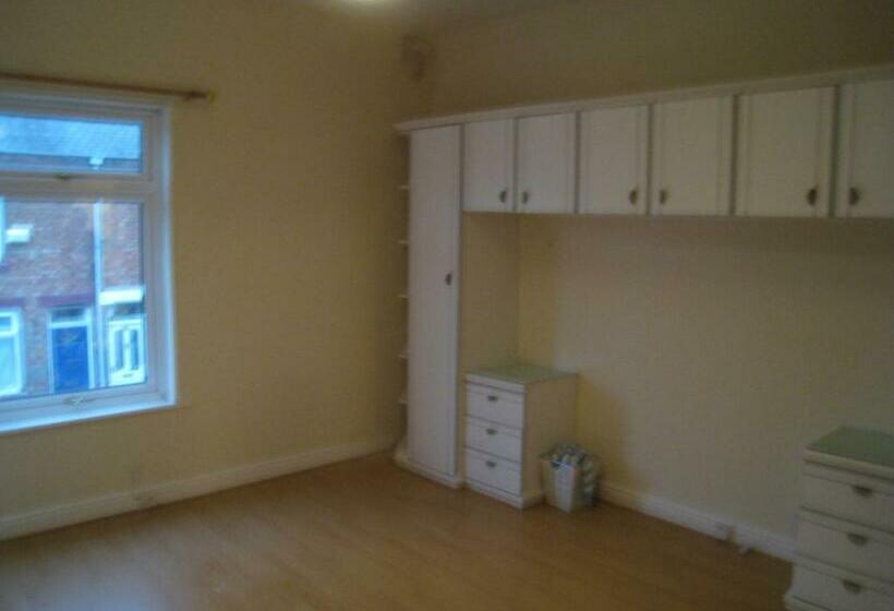 بنسيون Barningham Street