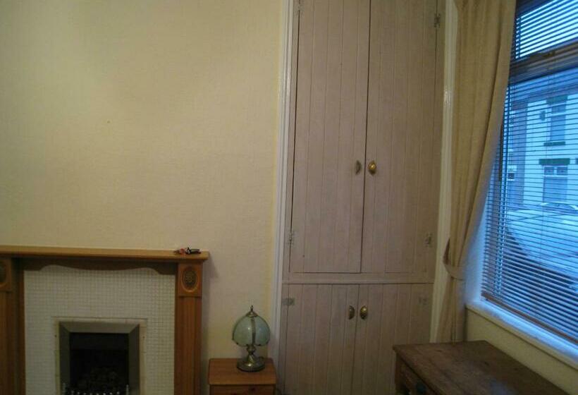 بنسيون Barningham Street