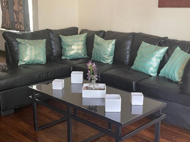 پانسیون Clean, Spacious, Inexpensive Queen Br