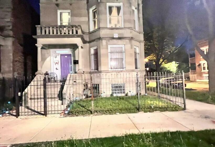 پانسیون Clean, Spacious, Inexpensive Queen Br