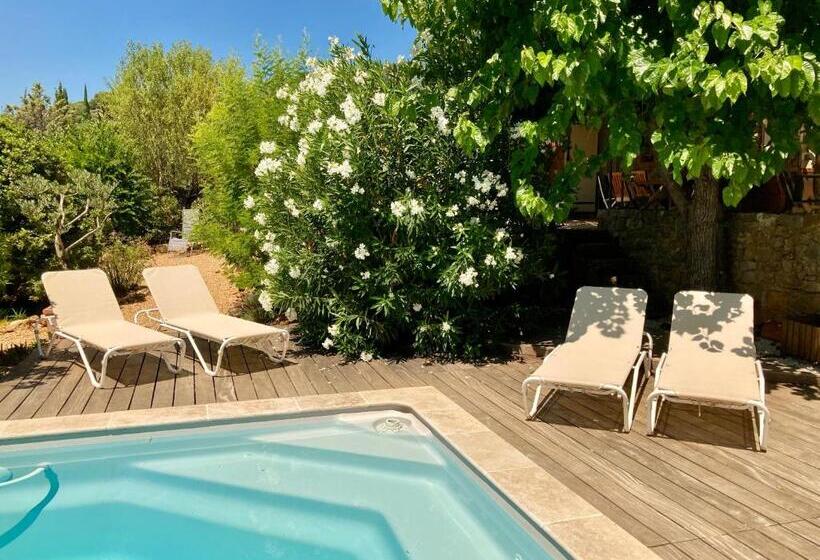 פנסיון Maset Des Amandiers