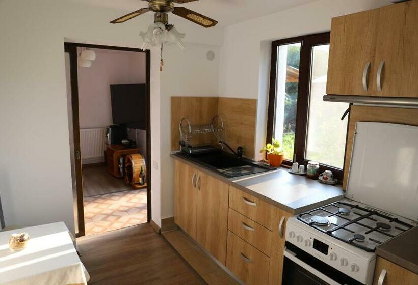 Пансион Upstairs Residence