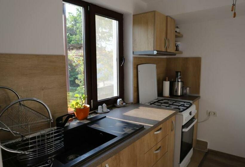 Пансион Upstairs Residence