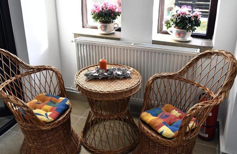 Пансион Upstairs Residence