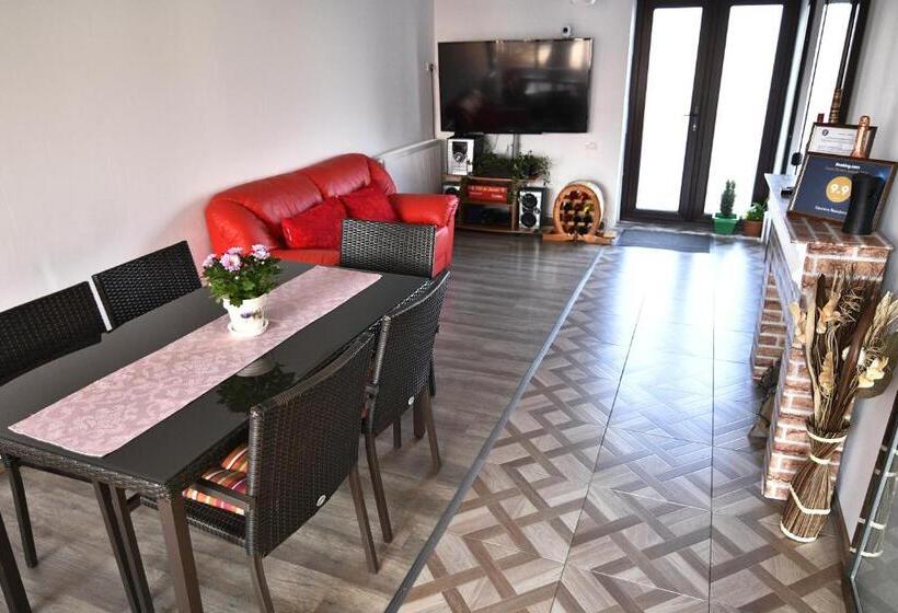 Пансион Upstairs Residence