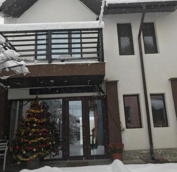 Пансион Upstairs Residence