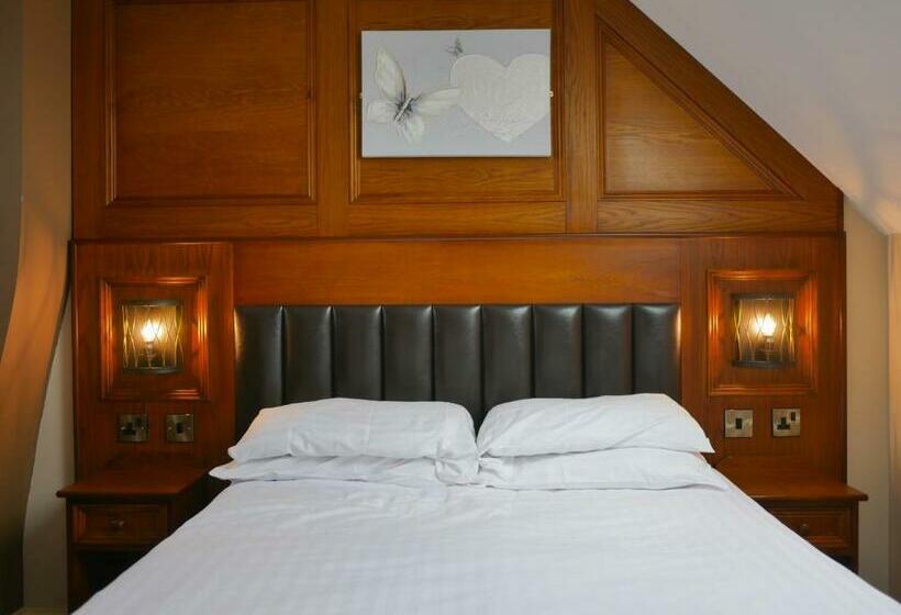 فندق صغير Crown & Anchor Inn