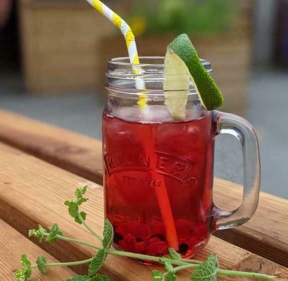 فندق صغير Crown & Anchor Inn