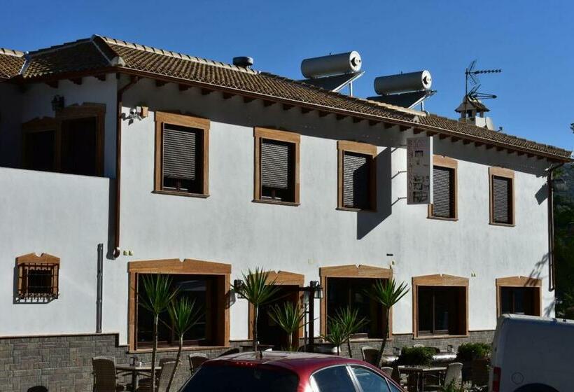 הוסטל Iznájar Suites