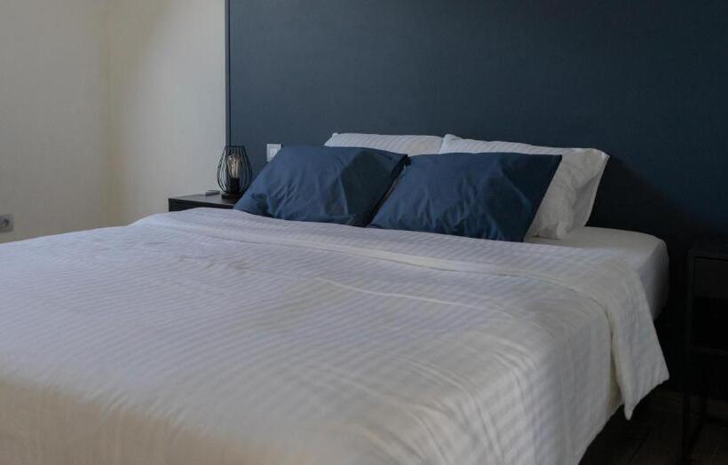 Au Petit Canteleu Bed & Breakfast