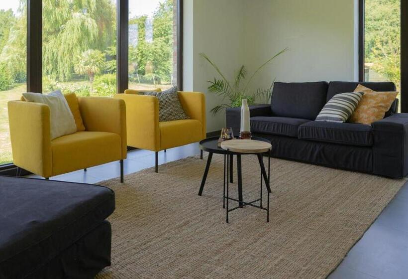 Au Petit Canteleu Bed & Breakfast