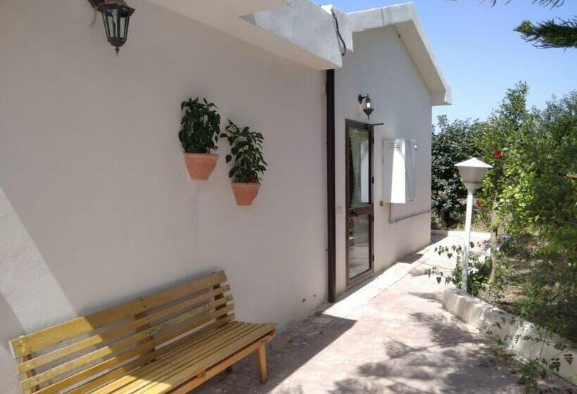 تختخواب و صبحانه Capinera