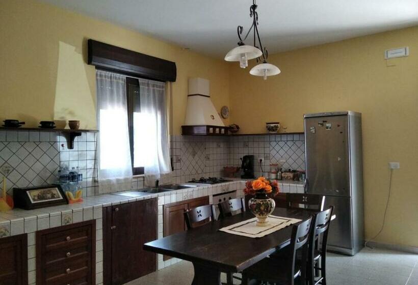 تختخواب و صبحانه Capinera