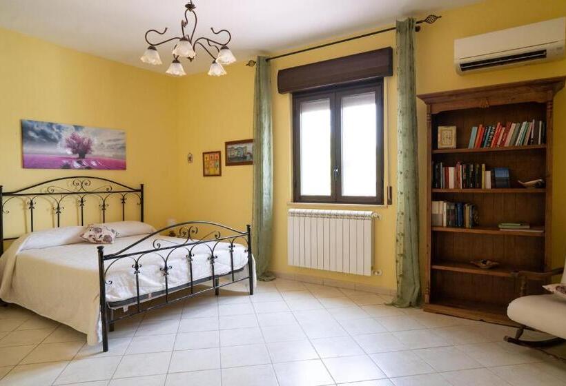 تختخواب و صبحانه Capinera