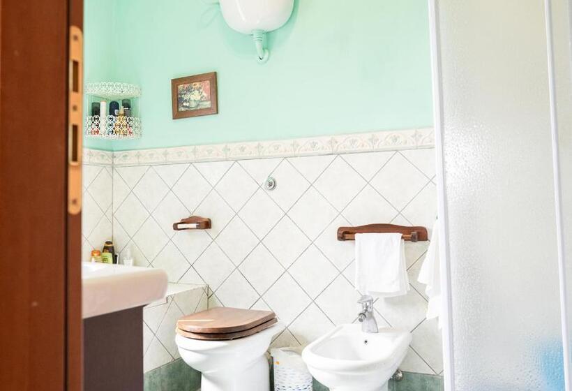 تختخواب و صبحانه Capinera