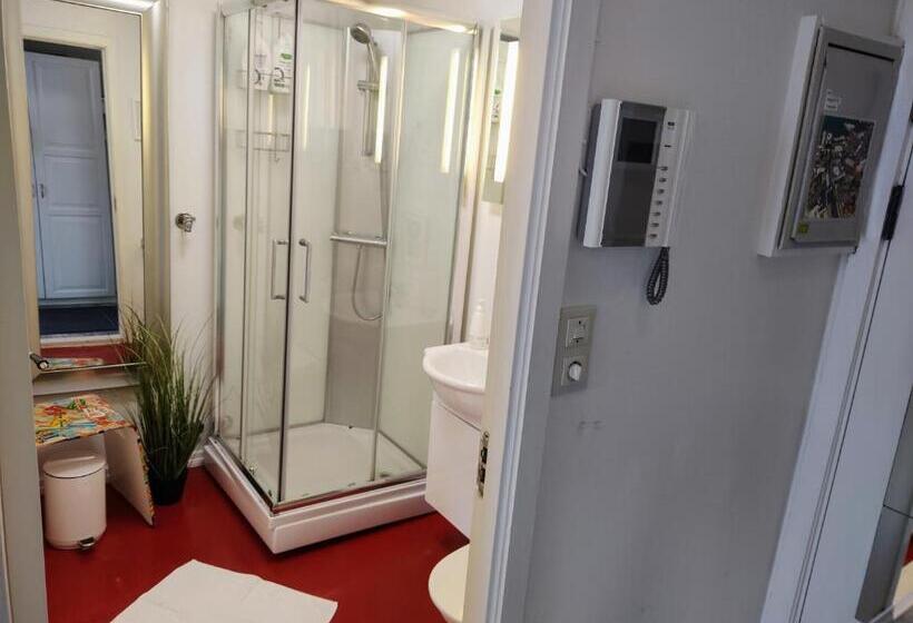 Bed and Breakfast Cozee Central Apartments