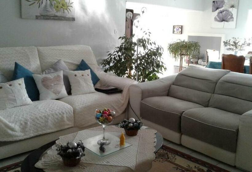 ベッドアンドブレックファースト Les Hirondelles Du Paradis 6 Rue Des Oiseaux