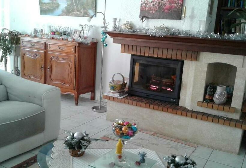 ベッドアンドブレックファースト Les Hirondelles Du Paradis 6 Rue Des Oiseaux