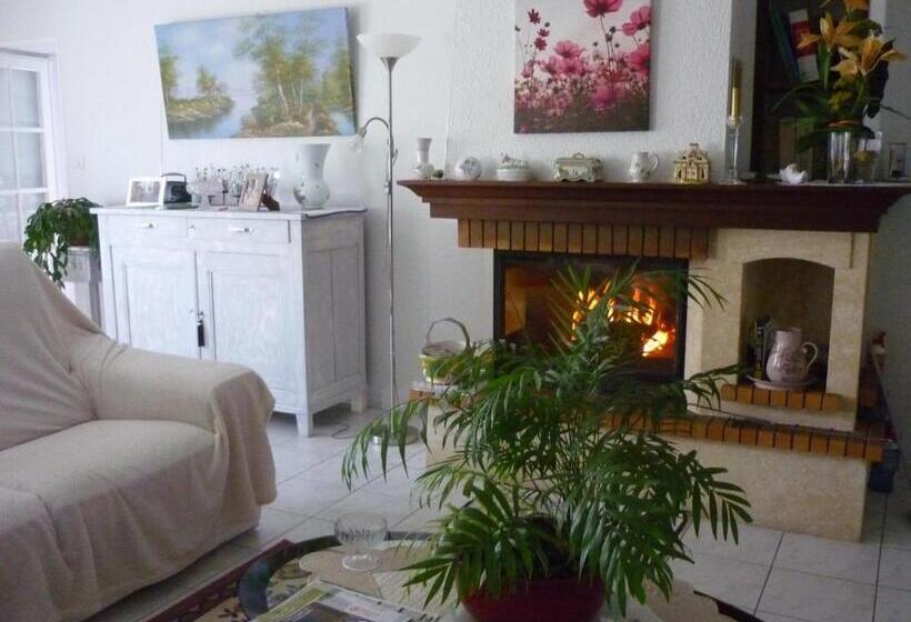 ベッドアンドブレックファースト Les Hirondelles Du Paradis 6 Rue Des Oiseaux