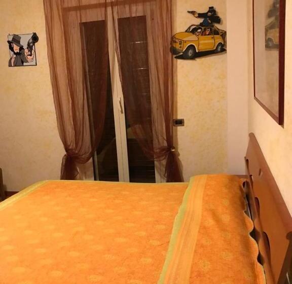 تختخواب و صبحانه Mirella S House Viaverona