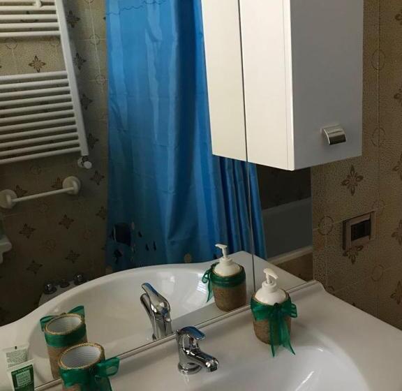 تختخواب و صبحانه Mirella S House Viaverona