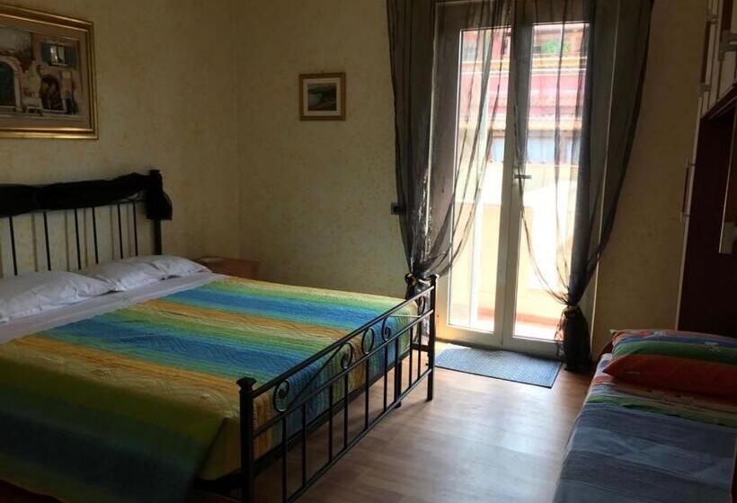 مبيت وإفطار Mirella S House Viaverona