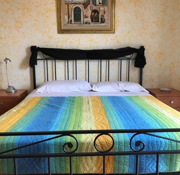 تختخواب و صبحانه Mirella S House Viaverona