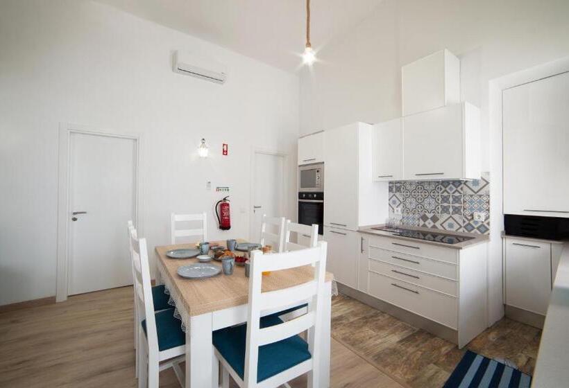 تختخواب و صبحانه O Quintal Guesthouse