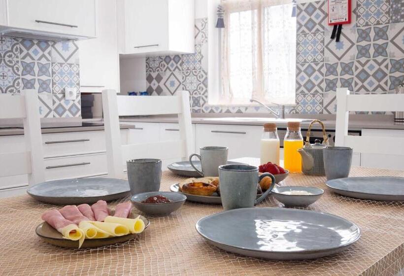 تختخواب و صبحانه O Quintal Guesthouse