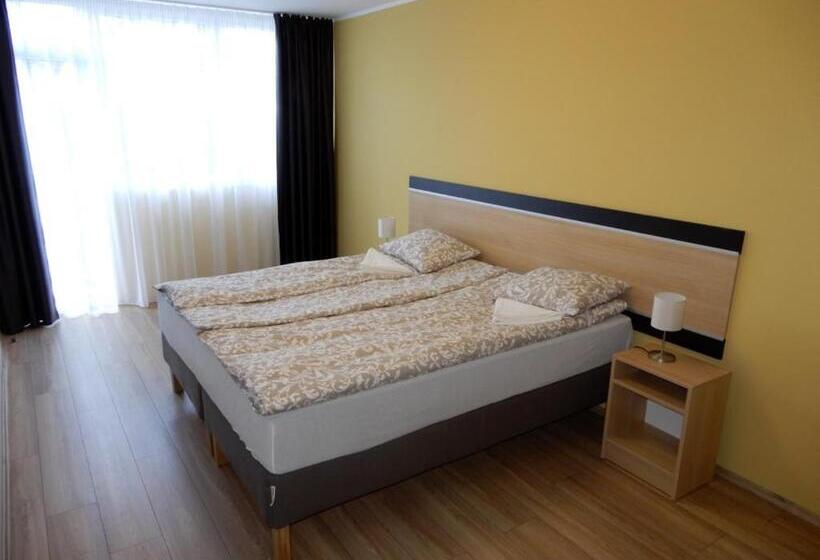 Bed and Breakfast Rómahegy Rendezvényház