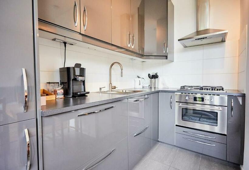 مبيت وإفطار Treehouse Inn