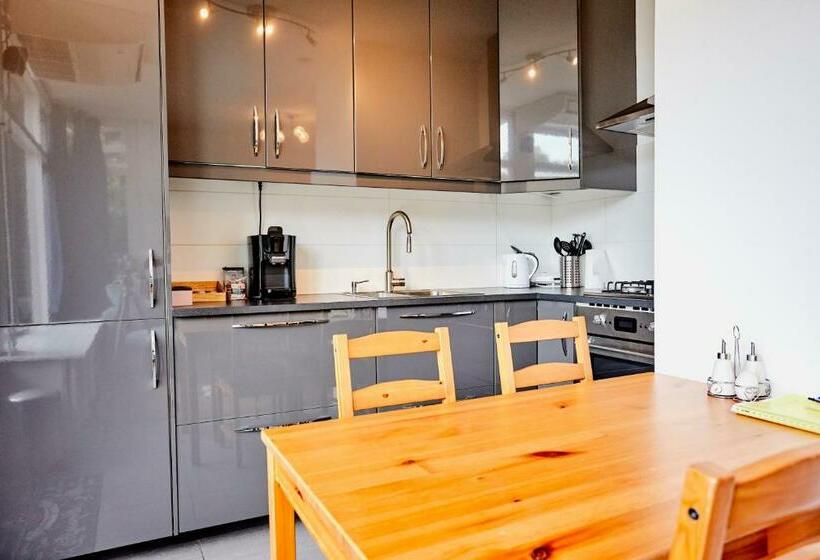 مبيت وإفطار Treehouse Inn