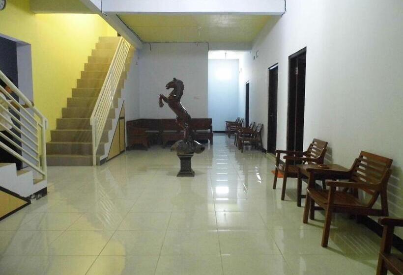 בית מלון כפרי Ilhami Blitar