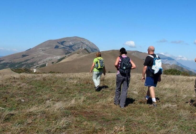 Ostello Del Parco Di Monte Cucco