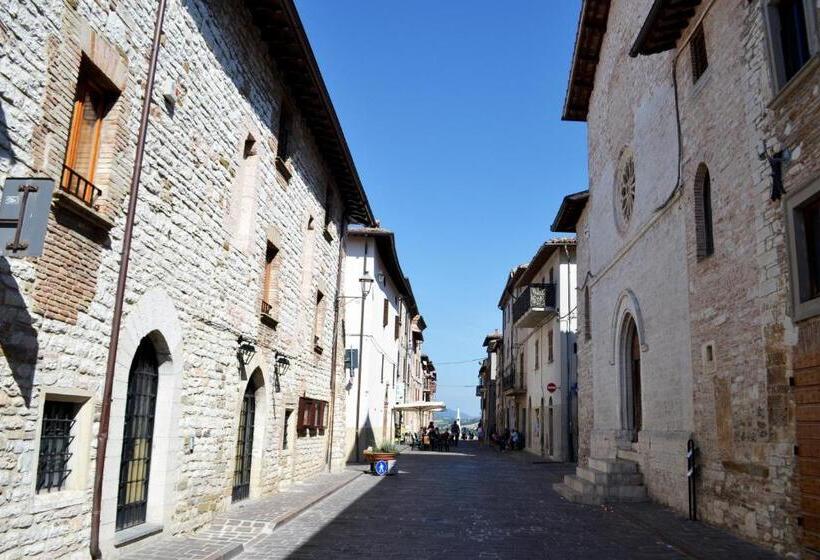 Ostello Del Parco Di Monte Cucco