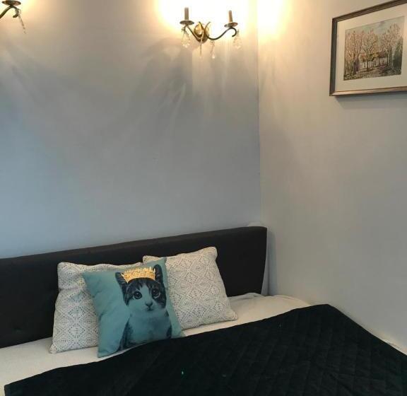 Пансион Les Chambres D’hôtes De Rânes