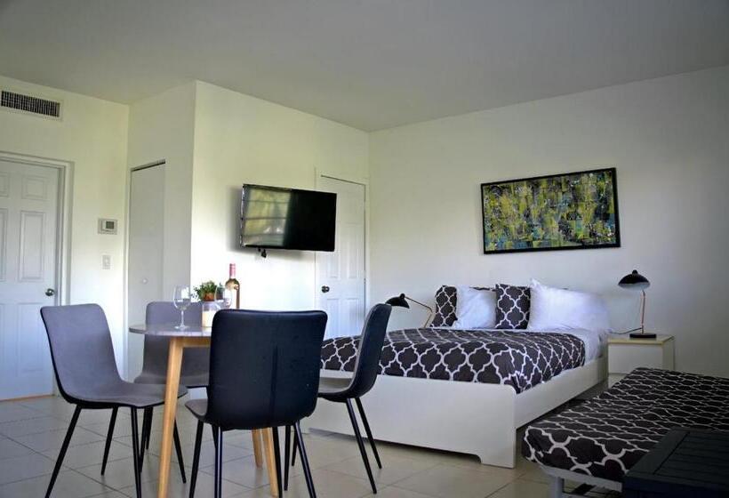 Steps To The Beach Christmas Vacation Pool