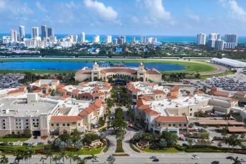 Steps To The Beach Christmas Vacation Pool