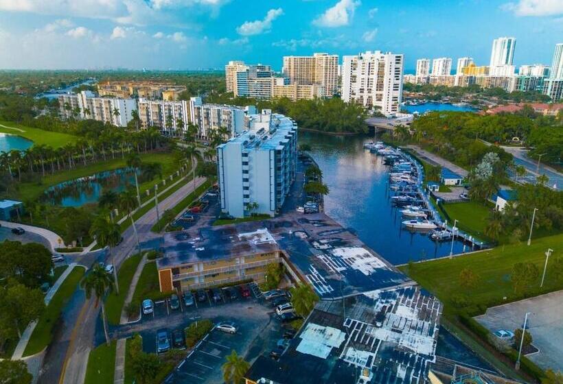 Steps To The Beach Christmas Vacation Pool